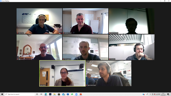 managers learning leadership skills together